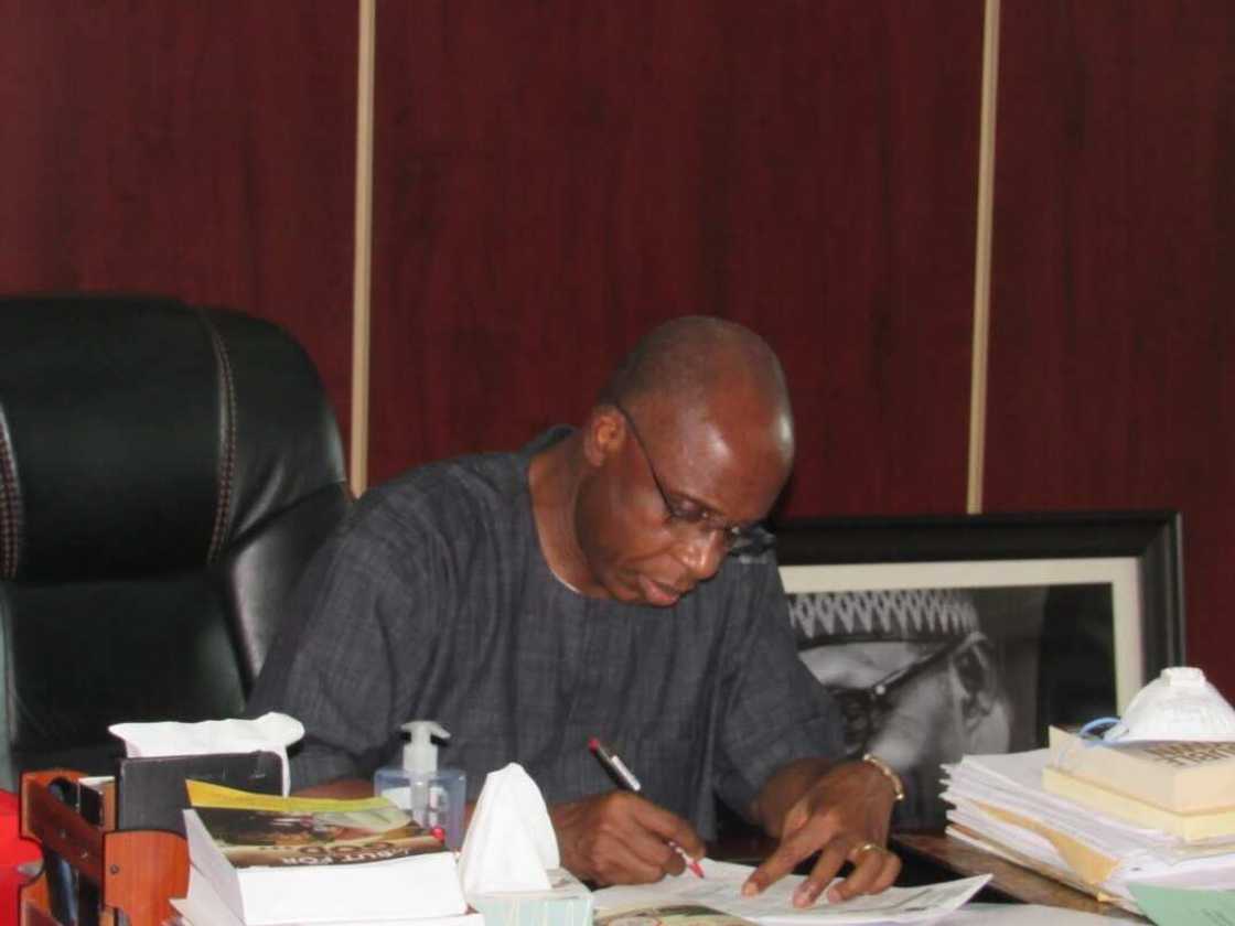 Amaechi says nothing wrong with waiving Nigeria's sovereignty in N5.2bn loan deal with China Amaechi says nothing wrong with waiving Nigeria's sovereignty in N5.2bn loan deal with China