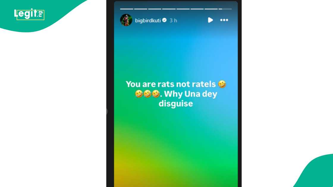 Seun Kuti caught up in exchange with VeryDarkMan's followers. Seun Kuti caught up in exchange with VeryDarkMan's followers.