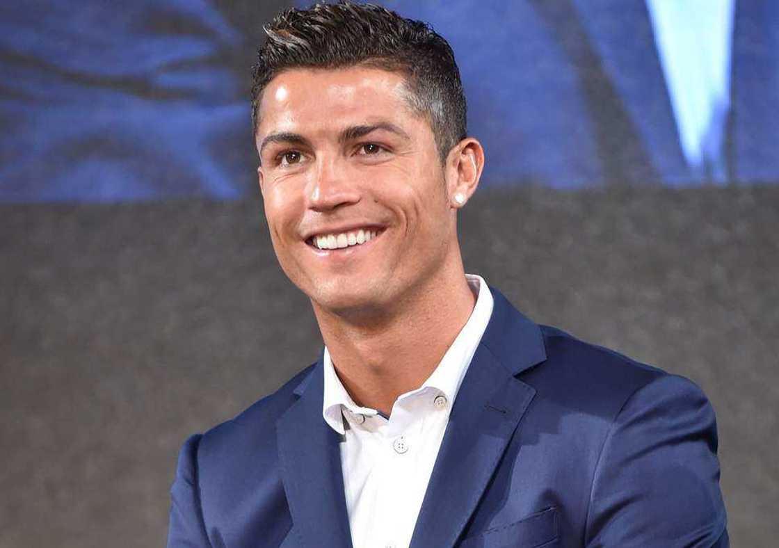 Cristiano ya bar tarihi a duniya, yayin da ya zama mutum na farko da yafi kowa mabiya a Instagram a duniya Cristiano ya bar tarihi a duniya, yayin da ya zama mutum na farko da yafi kowa mabiya a Instagram a duniya
