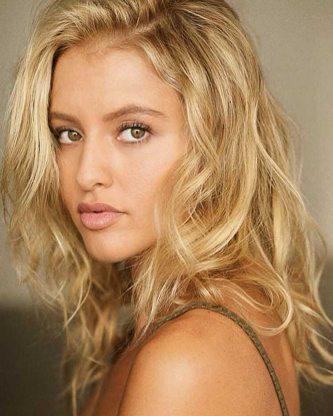 Angeline Appel's bio Angeline Appel's bio