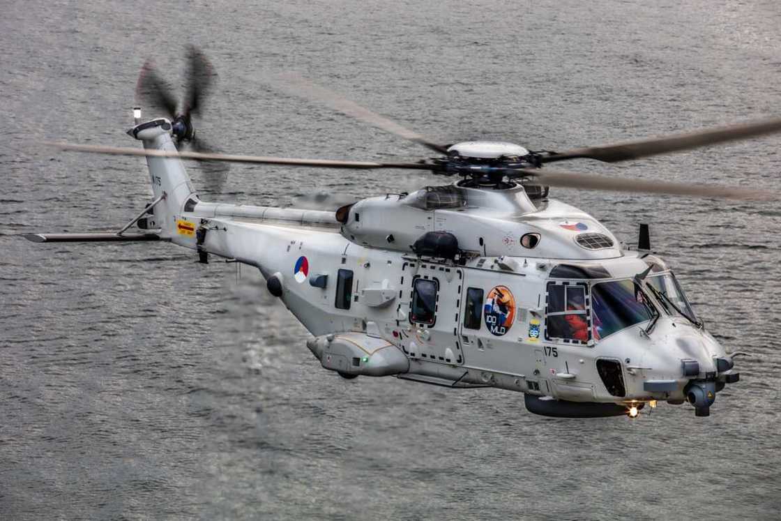 Jirgin soji ya yi hatsari, ya kashe sojoji biyu bayan fadawa teku Jirgin soji ya yi hatsari, ya kashe sojoji biyu bayan fadawa teku