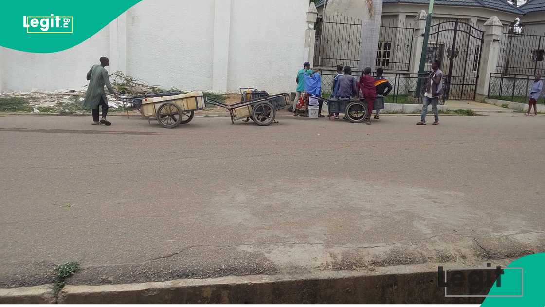 Wani waje da ake diban ruwa a Gombe