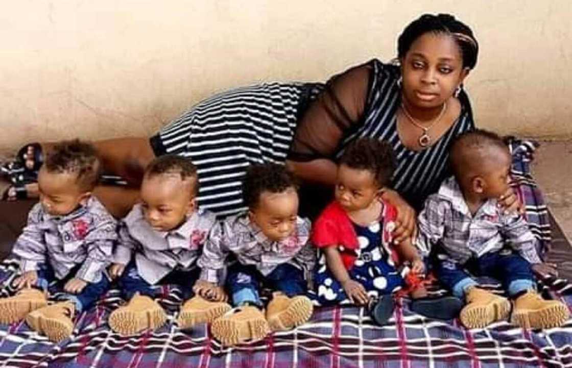 Kyawawan hotunan matar matukin adaidaita da ta haifa 'yan 5 Kyawawan hotunan matar matukin adaidaita da ta haifa 'yan 5