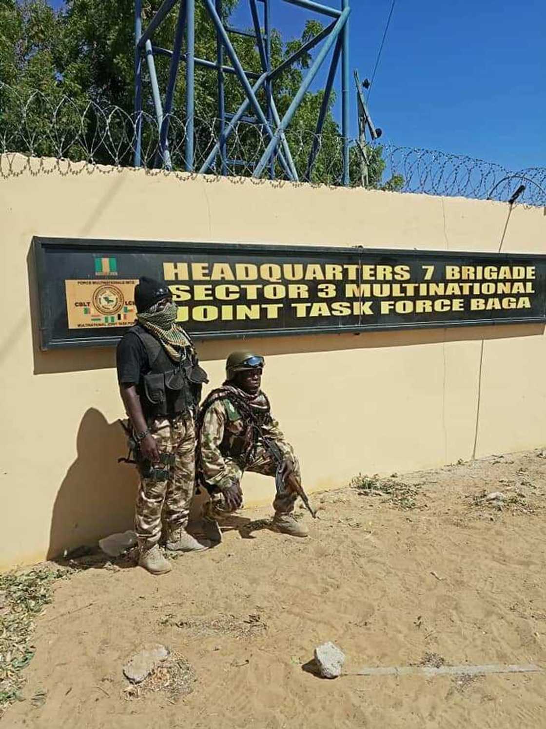 Baga: Buratai ya kaddamar da bincike cikin zargin manyan Soji da yin noma da suna maimakon yaki Baga: Buratai ya kaddamar da bincike cikin zargin manyan Soji da yin noma da suna maimakon yaki