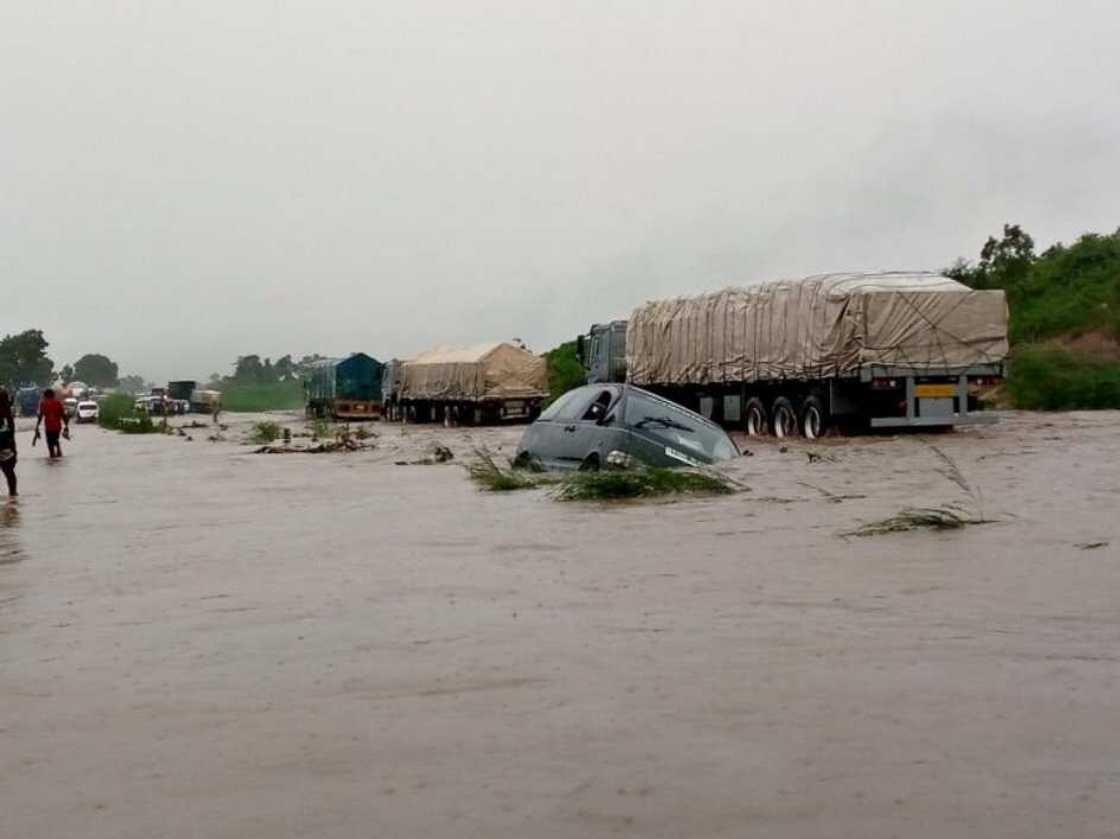 Sanata ya makale a cikowa a hanyar Abuja saboda ambaliyar ruwan sama