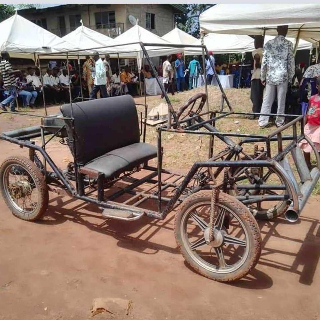 Hotuna: Matashin saurayi mai basira ya kera sabuwar mota a Najeriya Hotuna: Matashin saurayi mai basira ya kera sabuwar mota a Najeriya