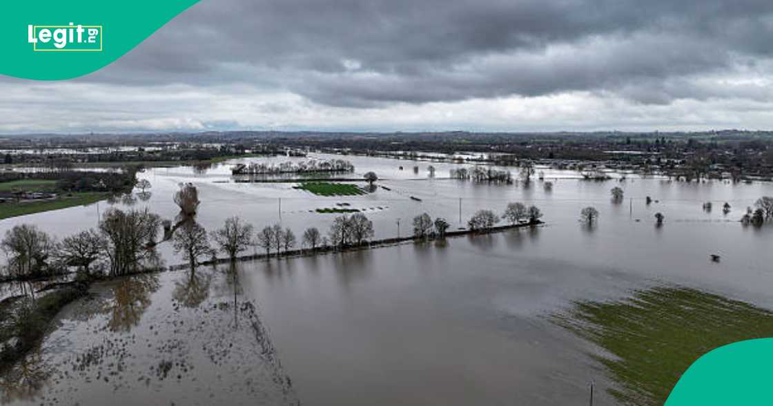 Ruwan sama. Ruwan sama.