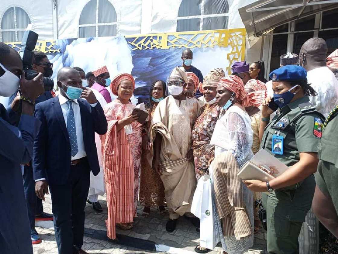 Hotunan bikin dan Obasanjo da bidiyon motar alfarmar da ya bai wa amaryarsa Hotunan bikin dan Obasanjo da bidiyon motar alfarmar da ya bai wa amaryarsa