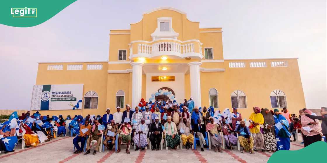 Supporters and organisers during the inauguration ceremony of the house in Marka. Supporters and organisers during the inauguration ceremony of the house in Marka.