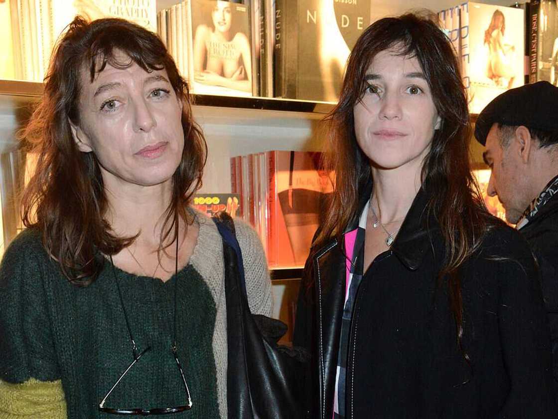 Kate Barry frères et sœurs: Kate Barry avec Charlotte Gainsbourg Kate Barry frères et sœurs: Kate Barry avec Charlotte Gainsbourg