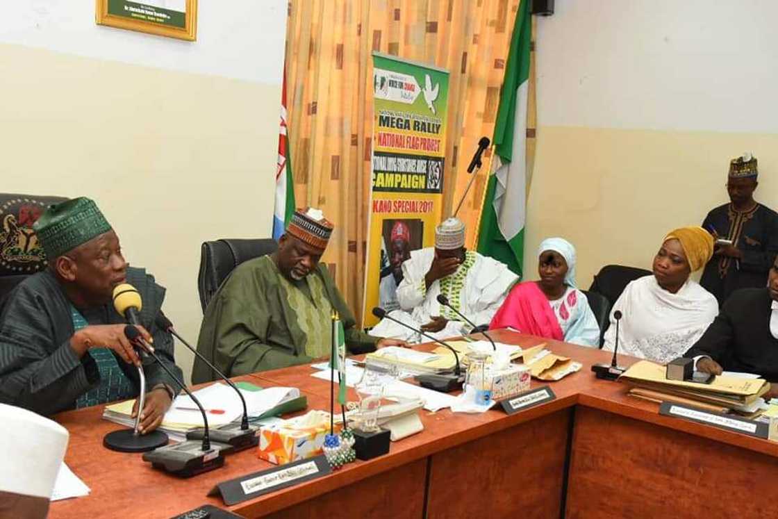 Gwamna Ganduje yayin jawaban bayar da kyautar N3m ga Zainab Aliyu da Ibrahim Abubakar Gwamna Ganduje yayin jawaban bayar da kyautar N3m ga Zainab Aliyu da Ibrahim Abubakar