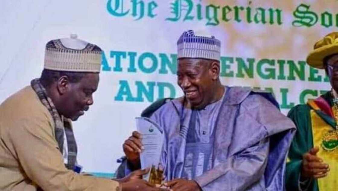 Kwamishinan Ganduje ya yi magana mai harshen damo a kan mutuwar Abba Kyari Kwamishinan Ganduje ya yi magana mai harshen damo a kan mutuwar Abba Kyari