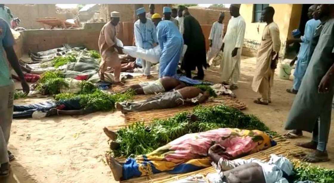 'Yan bindiga sun kashe mutane fiye da 70 a mummunan harin da su kai Sokoto 'Yan bindiga sun kashe mutane fiye da 70 a mummunan harin da su kai Sokoto