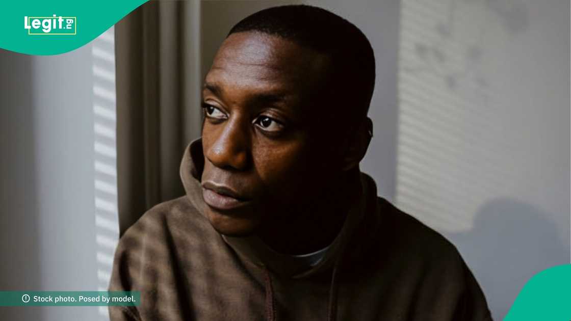 Nigerian man uses brown envelope as school bags