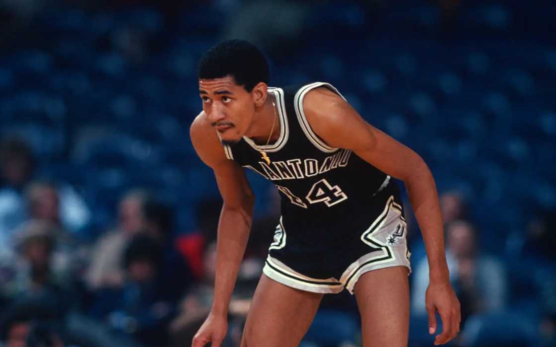 George Gervin gets down on defence against the Washington Bullets during an NBA basketball game circa in 1978 George Gervin gets down on defence against the Washington Bullets during an NBA basketball game circa in 1978