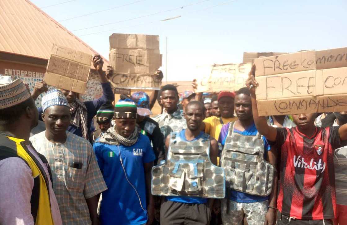 Jami'an CJTF na Kaduna sun fita zanga-zanga kan kama kwamandansu Jami'an CJTF na Kaduna sun fita zanga-zanga kan kama kwamandansu