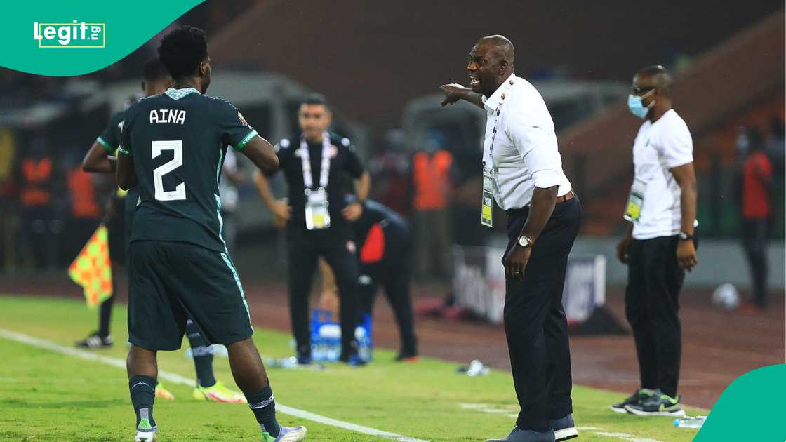 Ola Aina, Augustine Eguavoen, Super Eagles, Nigeria, Stade Roumde Adjia, Garoua, Cameroon, AFCON 2021. Ola Aina, Augustine Eguavoen, Super Eagles, Nigeria, Stade Roumde Adjia, Garoua, Cameroon, AFCON 2021.