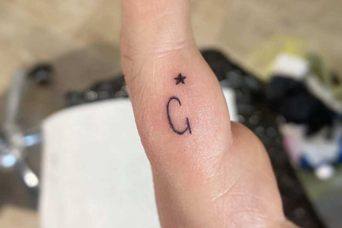 girly classy finger tattoos girly classy finger tattoos