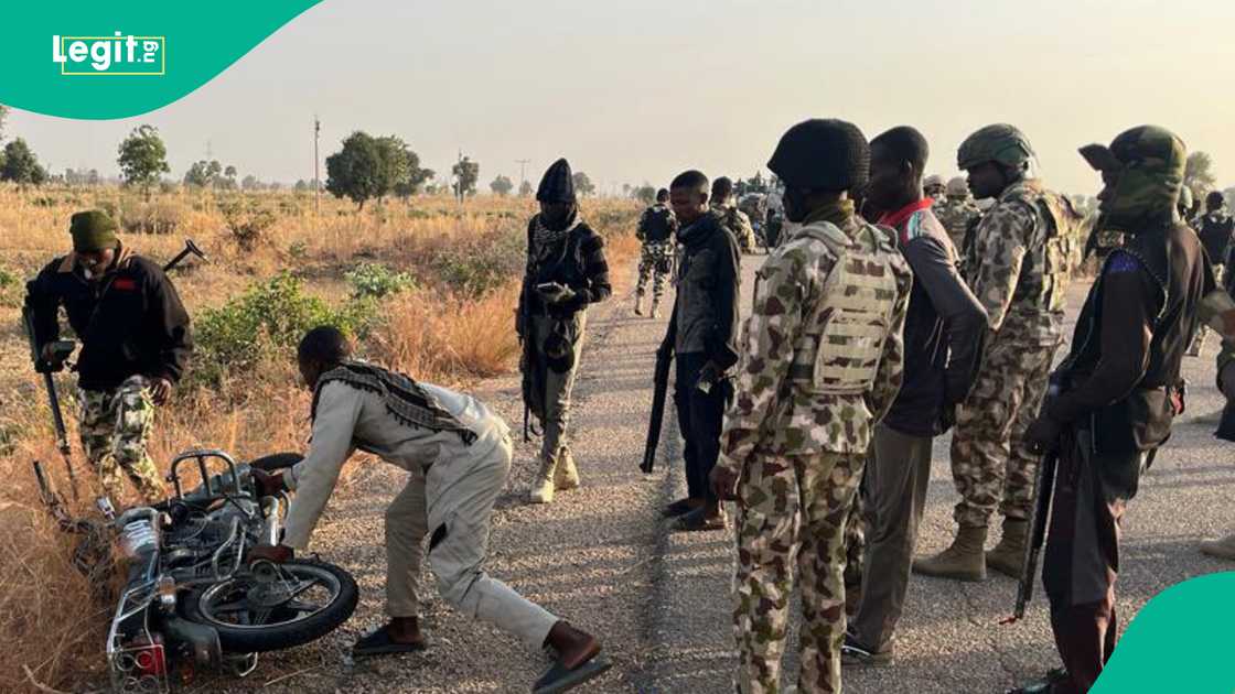 Dakarun sojojin Najeriya a bakin aiki Dakarun sojojin Najeriya a bakin aiki