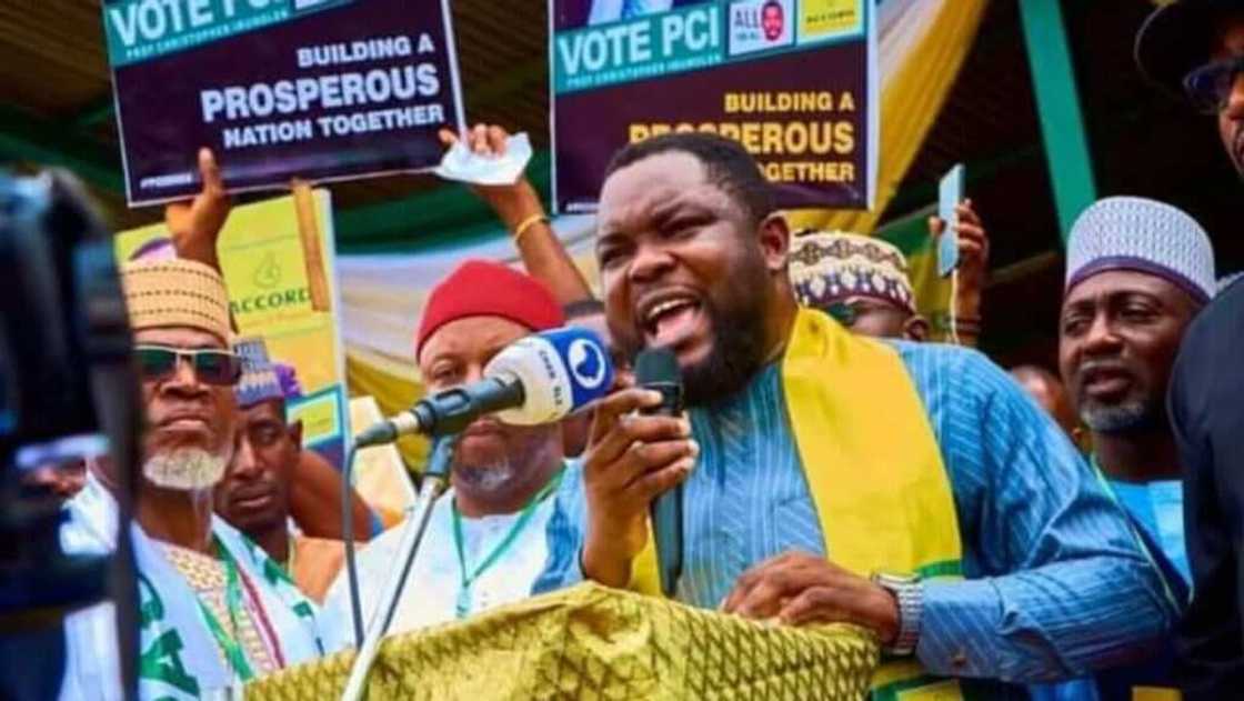 Dan takarar shugaban kasa ya ce tsoffi ba za su iya kawo mafita ga Najeriya ba Dan takarar shugaban kasa ya ce tsoffi ba za su iya kawo mafita ga Najeriya ba