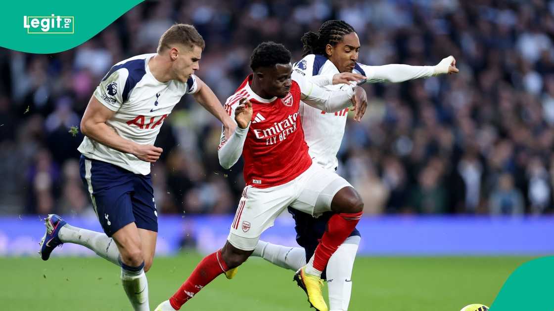 Micky van de Ven, Djed Spence, Tottenham, Manchester United, Football, Premier League. Micky van de Ven, Djed Spence, Tottenham, Manchester United, Football, Premier League.