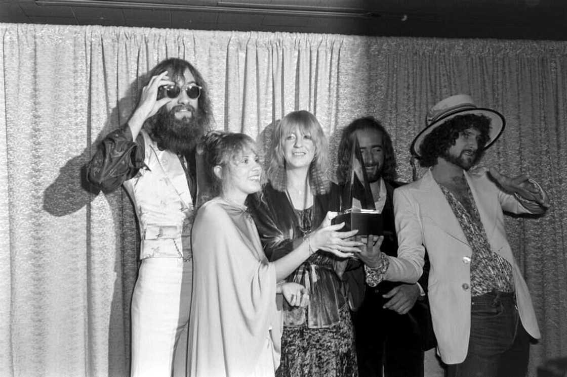 Mick Fleetwood, Stevie Nicks, Christine McVie, John McVie, and Lindsey Buckingham of Fleetwood Mac Mick Fleetwood, Stevie Nicks, Christine McVie, John McVie, and Lindsey Buckingham of Fleetwood Mac
