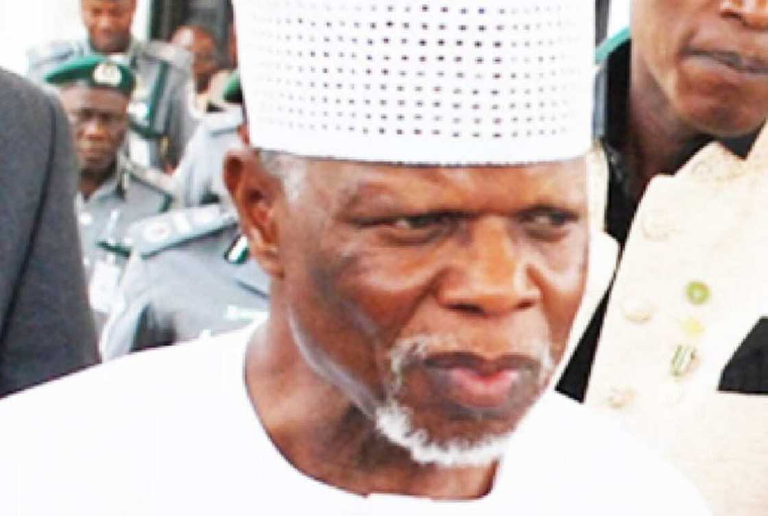 Kwastam ta kama litar man fetur 30,150 da masu fasakwabri za su kai kasar waje Kwastam ta kama litar man fetur 30,150 da masu fasakwabri za su kai kasar waje