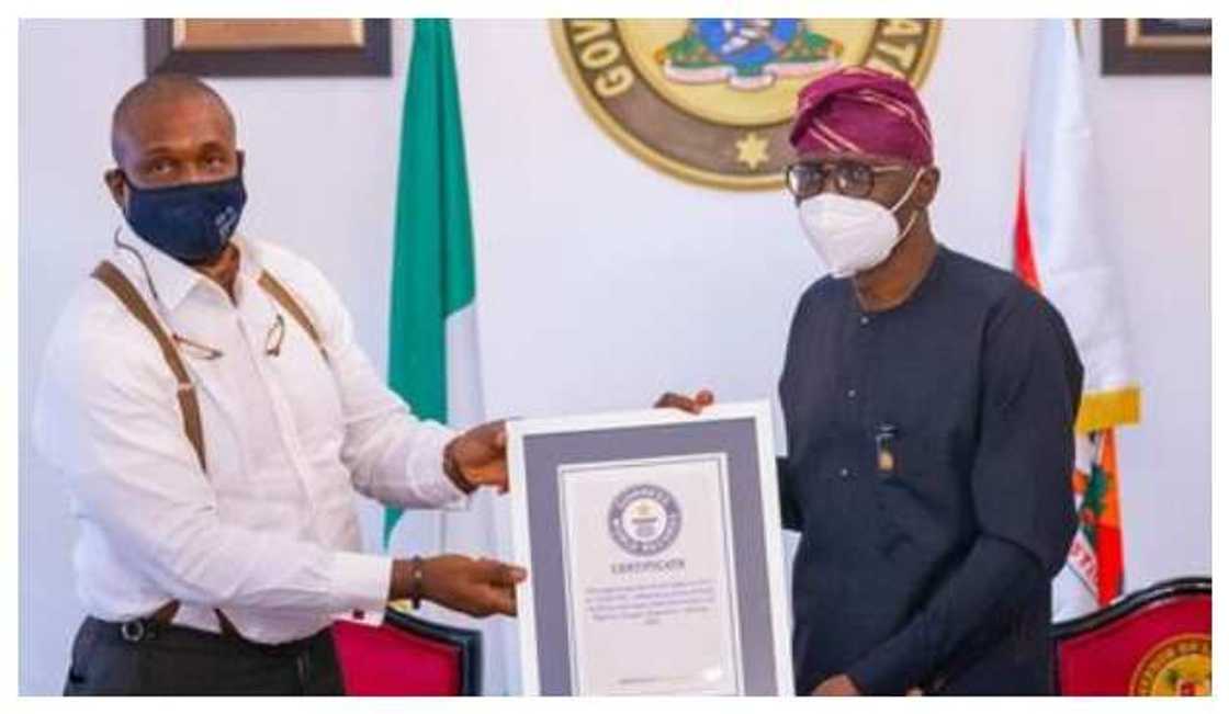 Sanwo-Olu receiving the certificate