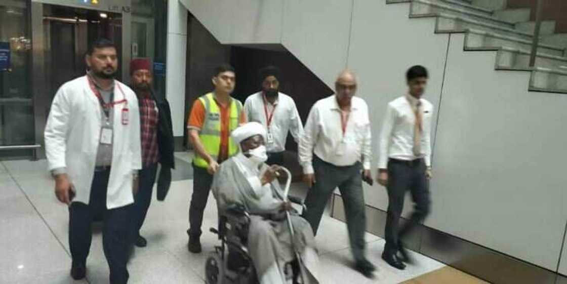 Yanzu Yanzu: Shugaban Shi’a El-Zakzaky da matarsa sun isa Indiya, za a fara basu kulawa ba tare da bata lokaci ba (hotuna) Yanzu Yanzu: Shugaban Shi’a El-Zakzaky da matarsa sun isa Indiya, za a fara basu kulawa ba tare da bata lokaci ba (hotuna)