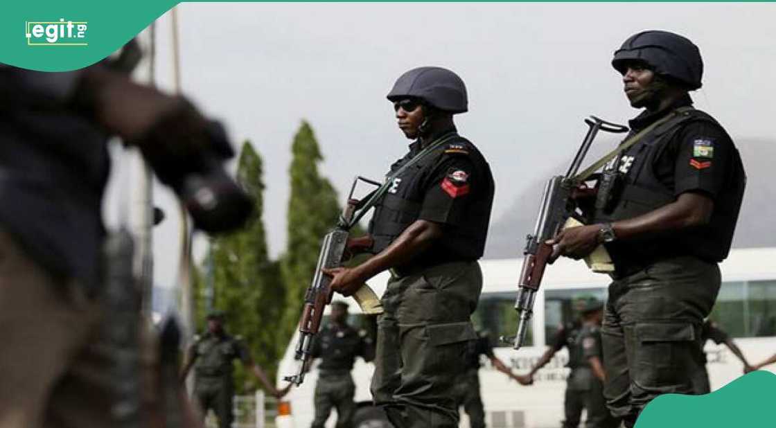 Yan sandan Najeriya. Yan sandan Najeriya.