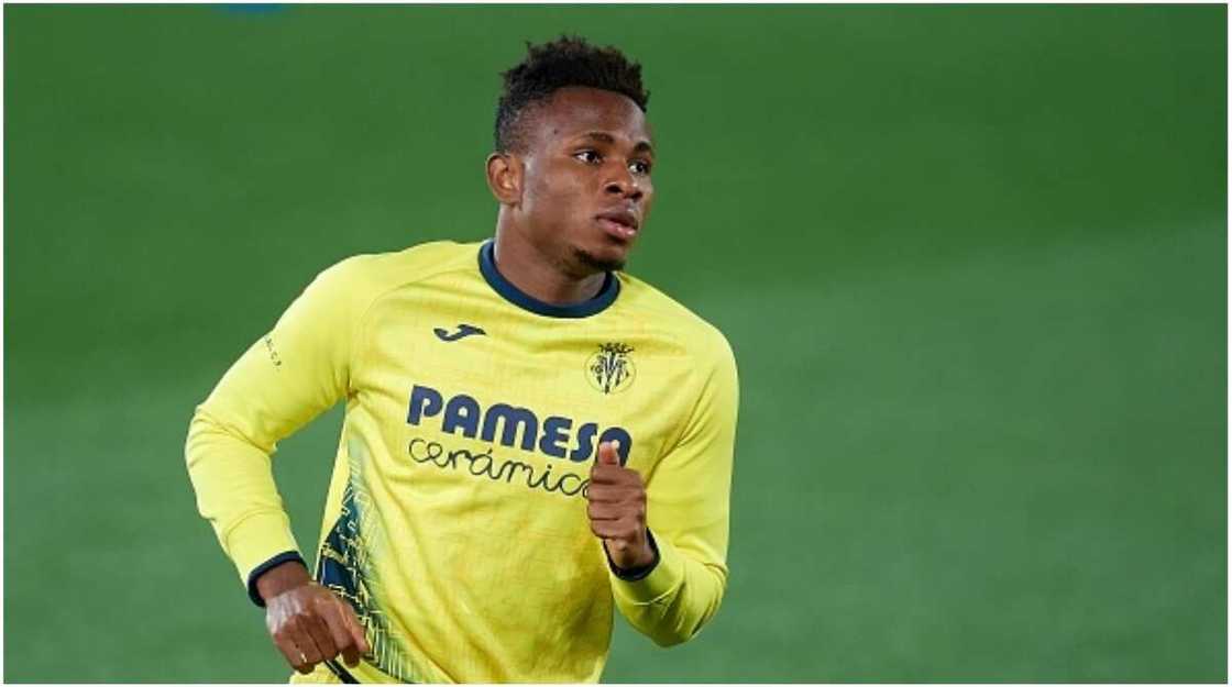 Incredible Super Eagles star surprises loving fan made a touching placard of him Incredible Super Eagles star surprises loving fan made a touching placard of him