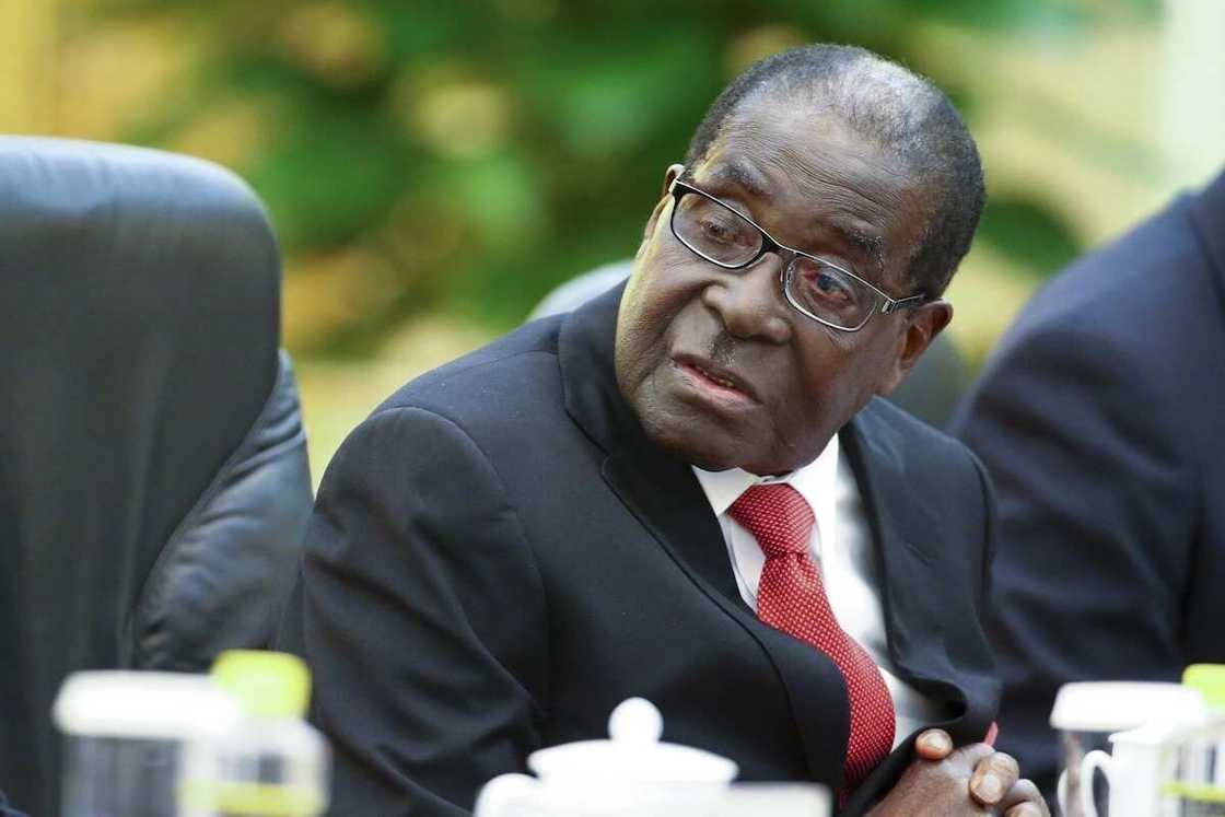 Tsohon shugaban kasar Zimbabwe Mugabe baya iya tafiya Tsohon shugaban kasar Zimbabwe Mugabe baya iya tafiya