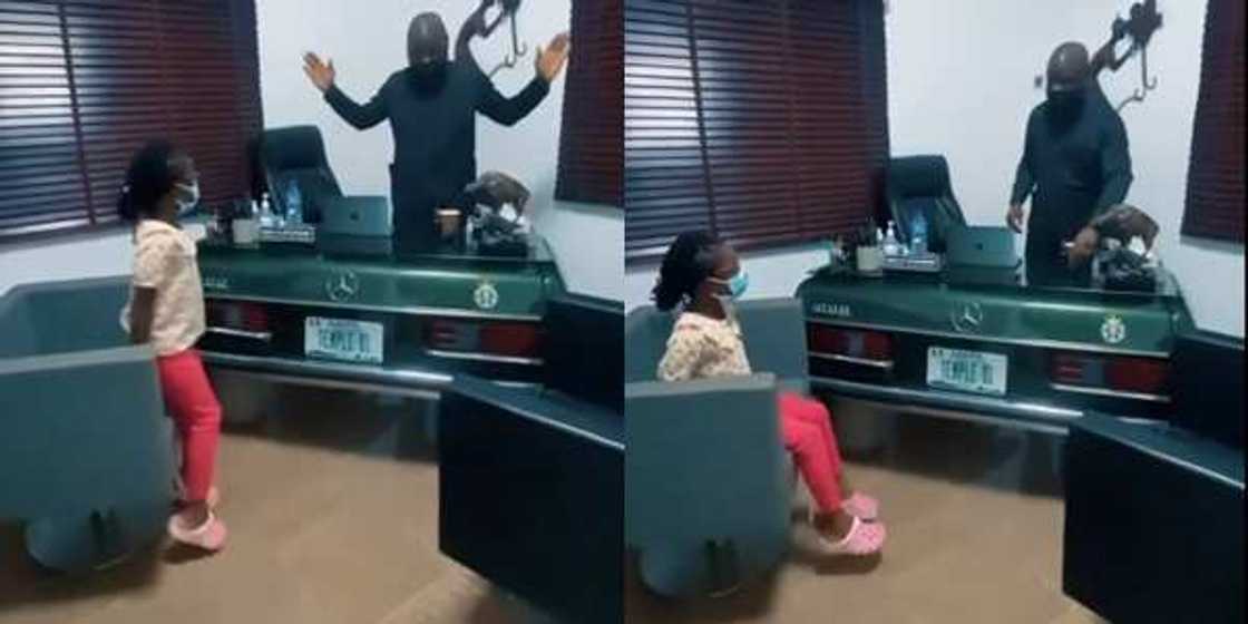 Another Level: Nigerian Man Sighted in Lagos Using the Boot of Mercedes 200 As Office Table, Many React Another Level: Nigerian Man Sighted in Lagos Using the Boot of Mercedes 200 As Office Table, Many React