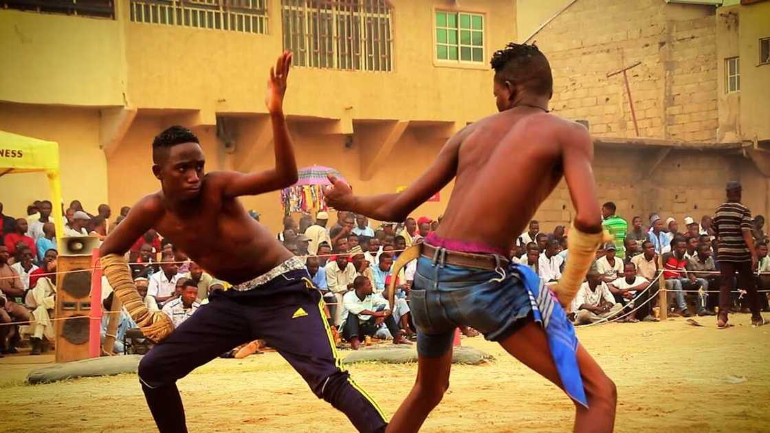 Kifa daya kwala: Yadda dan dambe ya sumar da budurwa tsawon kwanaki 2 da naushi daya Kifa daya kwala: Yadda dan dambe ya sumar da budurwa tsawon kwanaki 2 da naushi daya