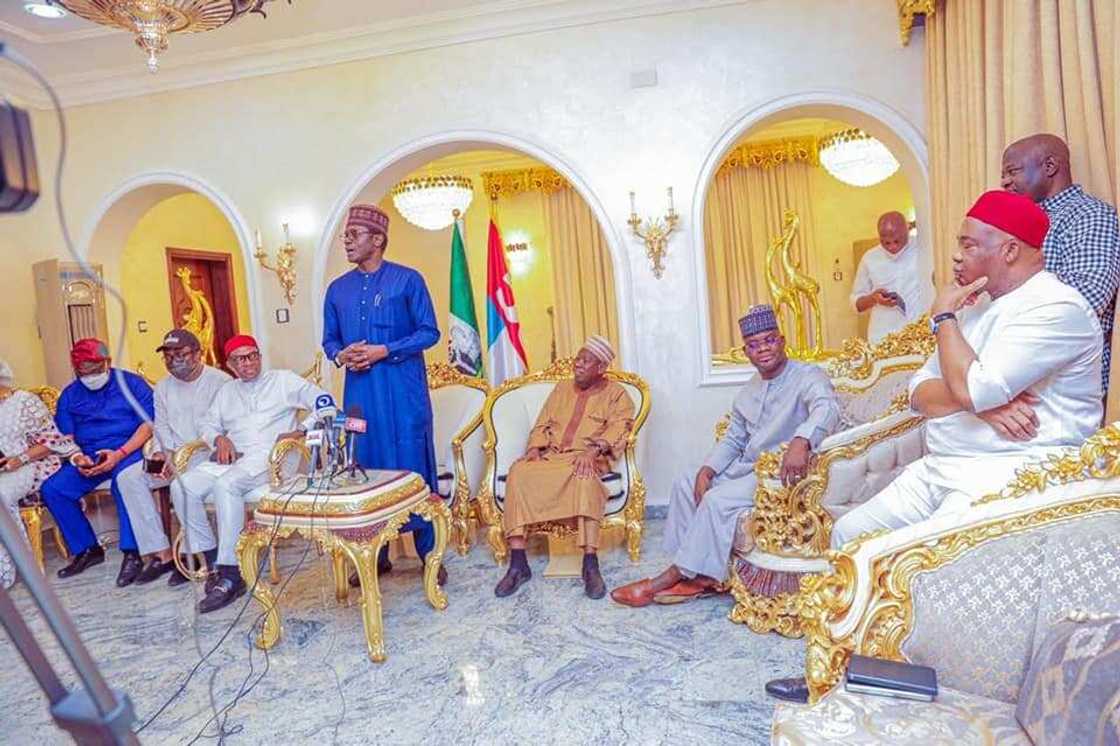 Bikin sauya sheka: Gwamna Buni ya karbi mambobin majalisar jihar Anambra 11 zuwa APC Bikin sauya sheka: Gwamna Buni ya karbi mambobin majalisar jihar Anambra 11 zuwa APC