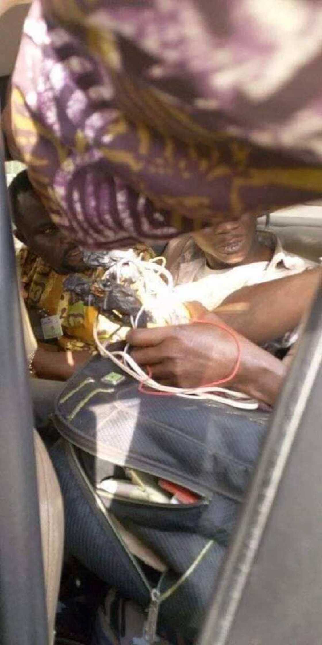 Da duminsa: An damke dan kunar bakin wake da yaje Coci tayar da Bam a Kaduna Da duminsa: An damke dan kunar bakin wake da yaje Coci tayar da Bam a Kaduna