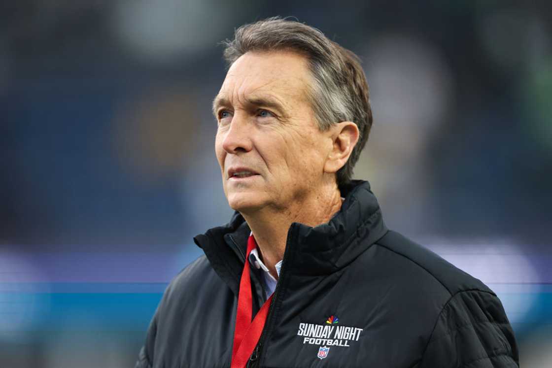 Cris Collinsworth of NBC Sunday Night Football on the field before a game Cris Collinsworth of NBC Sunday Night Football on the field before a game