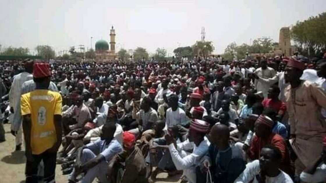 Jama’an Ganduje da na Abba gida gida sun gudanar da addu’o’in samun nasara a zaben Kano Jama’an Ganduje da na Abba gida gida sun gudanar da addu’o’in samun nasara a zaben Kano