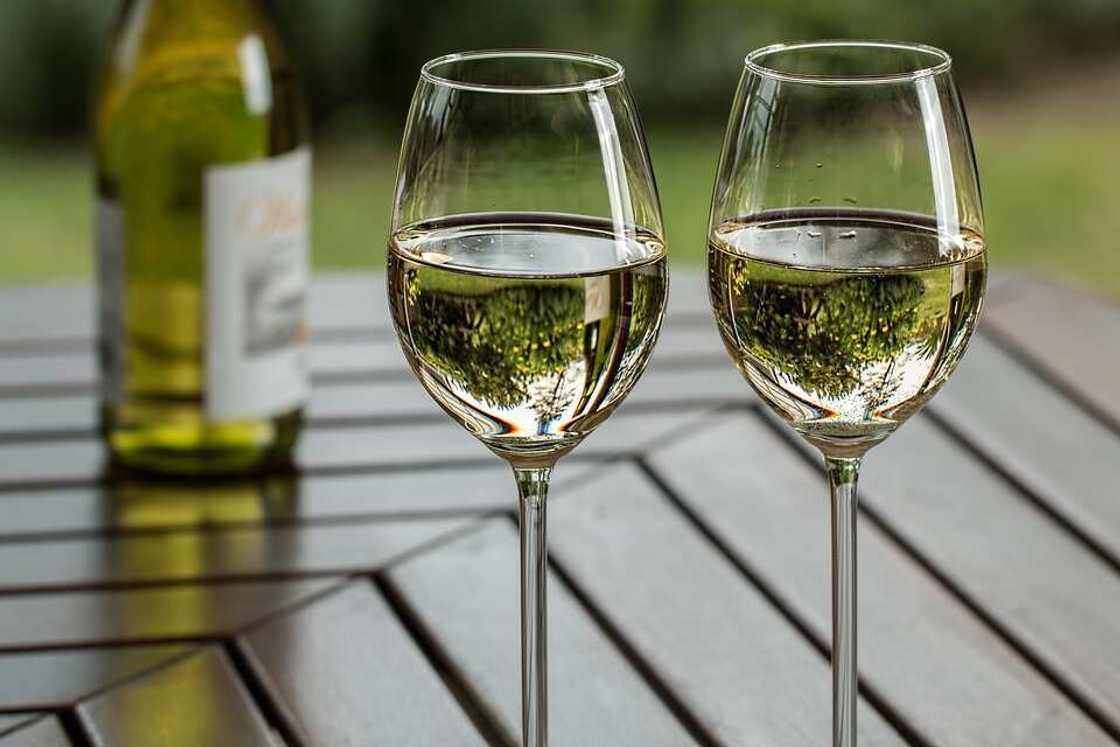 Types of white wine Types of white wine