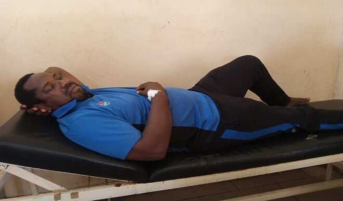 Jami'an EFCC sun yi wa shugaban NBA na Makurdi mugun duka, yana kwance a asibiti Jami'an EFCC sun yi wa shugaban NBA na Makurdi mugun duka, yana kwance a asibiti