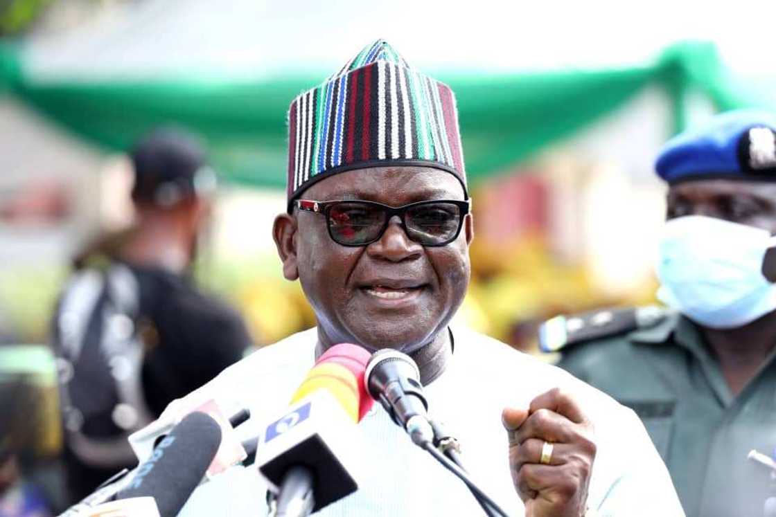 Yanzu Yanzu: An yi barin wuta yayinda yan bindiga suka far ma ayarin motocin wani gwamna Yanzu Yanzu: An yi barin wuta yayinda yan bindiga suka far ma ayarin motocin wani gwamna