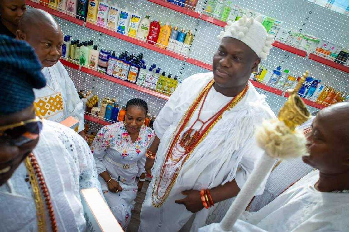 Ooni of Ife, OjajaMore jobs