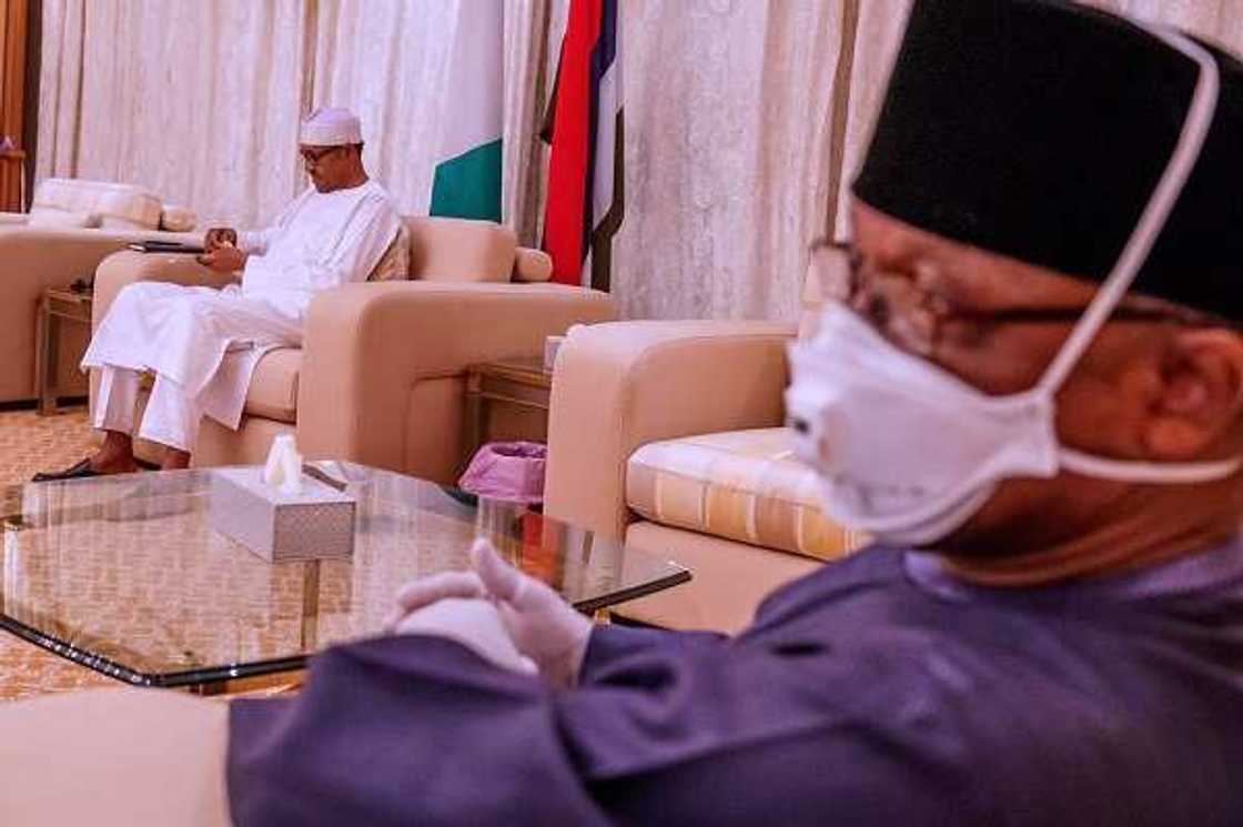 Buhari ya gana da kwamitin ko ta kwana a kan annobar covid-19 (Hotuna) Buhari ya gana da kwamitin ko ta kwana a kan annobar covid-19 (Hotuna)