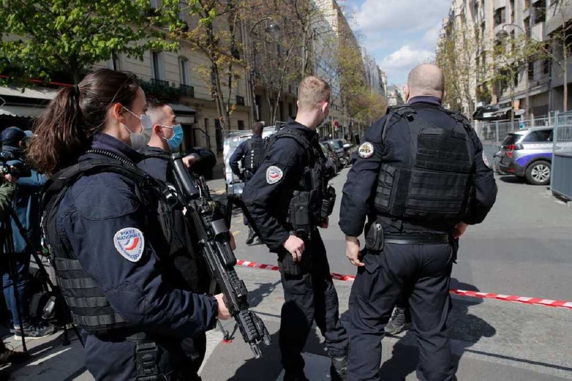 Jami’an tsaro a Faransa sun bindige wani mutum bayan tunkaro su da wuƙa ya na faɗin ‘Allahu Akbar’