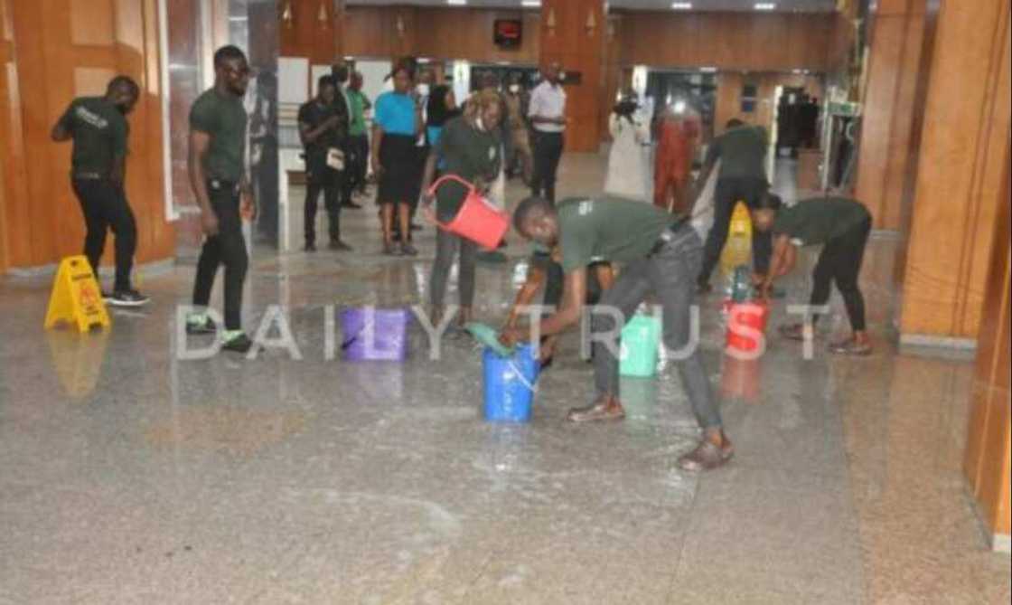 Abun takaici: Hotunan yadda ambaliyar ruwa ta mamaye majalisar kasa Abun takaici: Hotunan yadda ambaliyar ruwa ta mamaye majalisar kasa