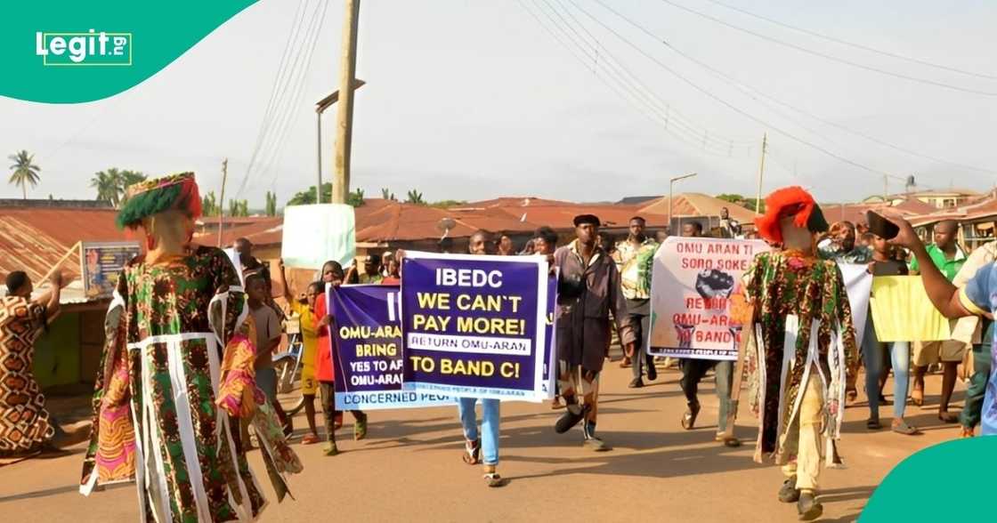 Masquerades in Kwara State led a protest by residents over outrageous electricity bills, drawing attention to the rising cost of power. Masquerades in Kwara State led a protest by residents over outrageous electricity bills, drawing attention to the rising cost of power.