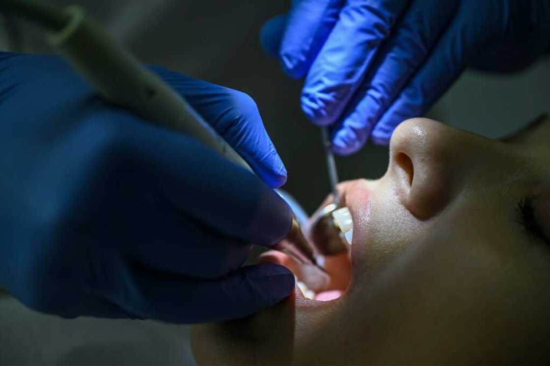 Attracted by the promise of the perfect smile at an unbeatable price, 150,000 to 250,000 foreign patients flock to Turkey annually Attracted by the promise of the perfect smile at an unbeatable price, 150,000 to 250,000 foreign patients flock to Turkey annually