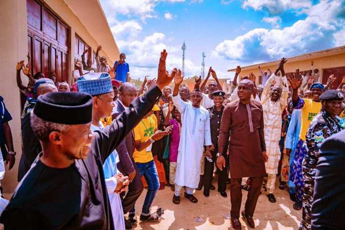 Osinbajo ya bude kasuwar shanu da katafariyar tashar mota a jihar Kebbi (Hotuna) Osinbajo ya bude kasuwar shanu da katafariyar tashar mota a jihar Kebbi (Hotuna)