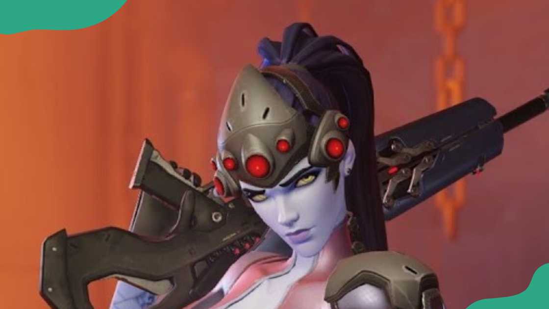 Widowmaker in a pink suit, gameplay preview.