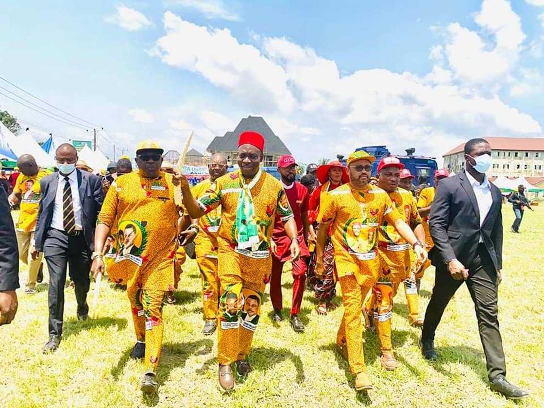 Video Emerges As Anambra Governor-Elect Soludo Orders Noisemakers To Leave Swearing-In Venue Video Emerges As Anambra Governor-Elect Soludo Orders Noisemakers To Leave Swearing-In Venue